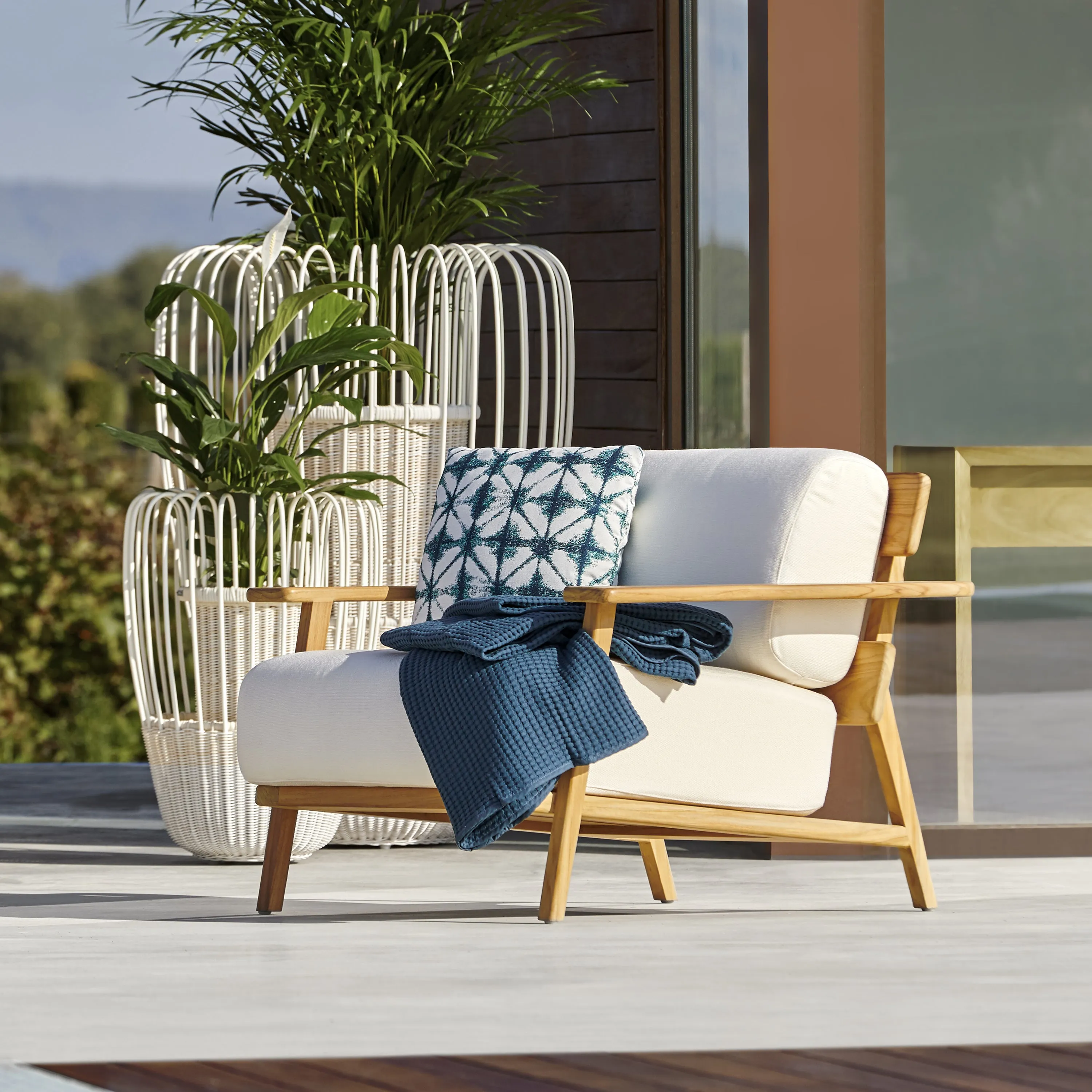 Paralel Lounge Armchair